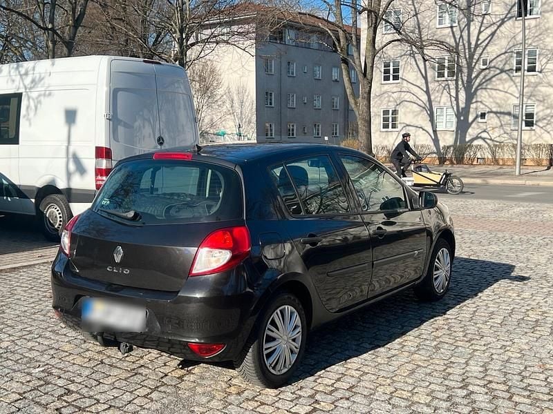Gebraucht Renault Clio II 67 PS (49 kW) 2009 Schwarz Kleinwagen