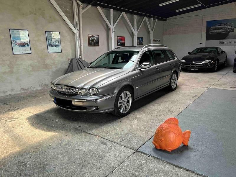 Grau Gebraucht 2006 Jaguar X-type Executive Kombi | 8.950 € - Bild 1/4