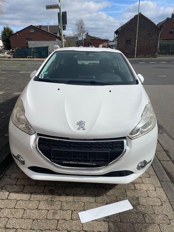 Gebraucht Peugeot 208 Active 82 PS (60 kW) 2012 Weiß Kleinwagen