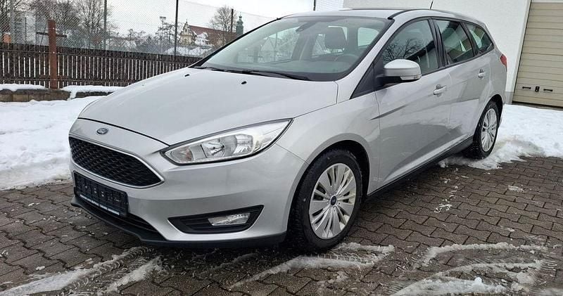 Grau Gebraucht 2016 Ford Focus Limousine | 6.300 € (Guter Preis) - Bild 1/4