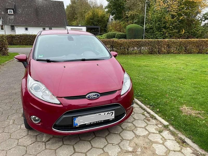 Rot Gebraucht 2010 Ford Fiesta Titanium Kleinwagen | 4.699 € (Etwas zu teuer) - Bild 1/4