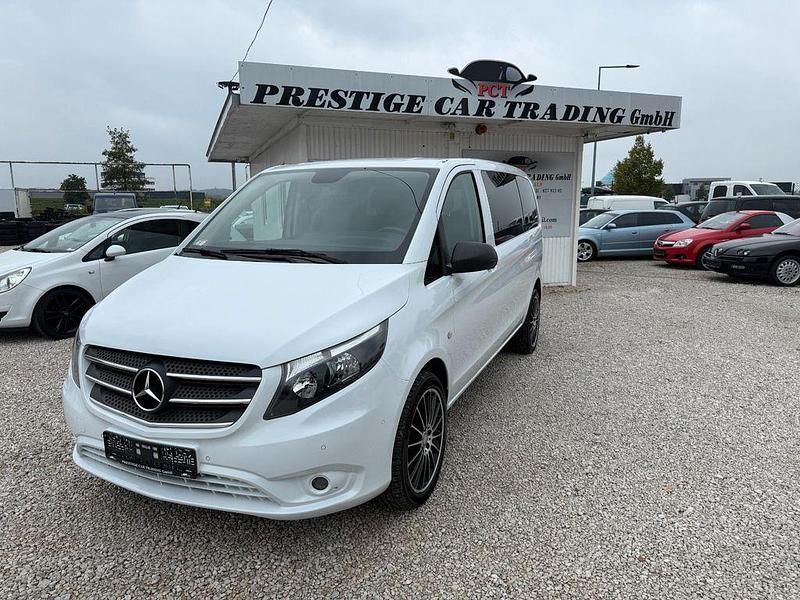 Weiß Gebraucht 2017 Mercedes Vito Van / Kleinbus | 27.990 € (Fairer Preis) - Bild 1/4