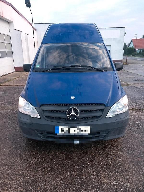 Blau Gebraucht 2012 Mercedes Vito Van / Kleinbus | 5.900 € - Bild 1/4