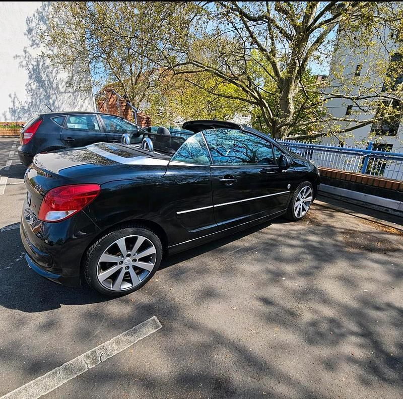 Gebraucht Peugeot 207 CC 120 PS (88 kW) 2013 Schwarz Cabrio