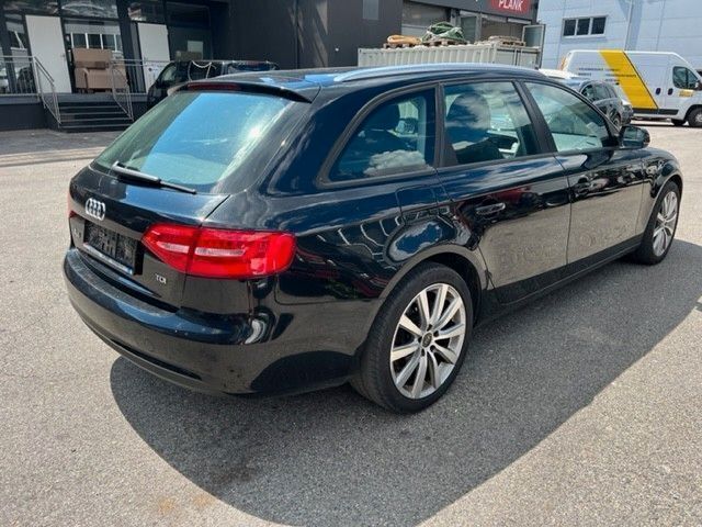 Gebraucht Audi A4 Attraction 143 PS (105 kW) 2012 Schwarz Kombi