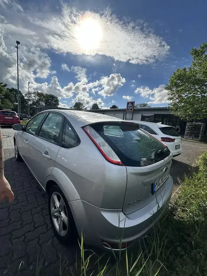 Gebraucht Ford Focus Style 101 PS (74 kW) 2010 Kleinwagen