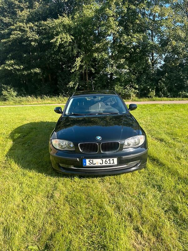 Schwarz Gebraucht 2010 BMW 116 Kleinwagen | 3.250 € (Fairer Preis) - Bild 1/4