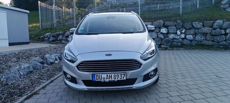 Grau Gebraucht 2016 Ford S-MAX Titanium Van / Kleinbus | 15.100 € (Fairer Preis) - Bild 1/4