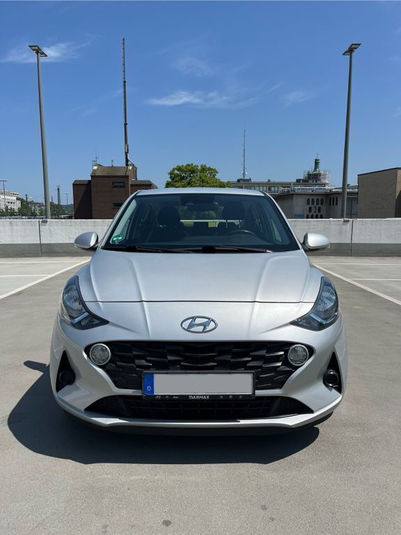 Silber Gebraucht 2020 Hyundai i10 Trend Kleinwagen | 9.500 € (Guter Preis) - Bild 1/4