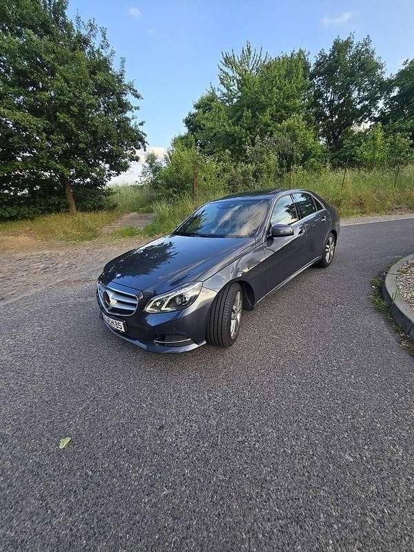 Grau Gebraucht 2013 Mercedes E350 Avantgarde Limousine | 17.800 € (Fairer Preis) - Bild 1/4
