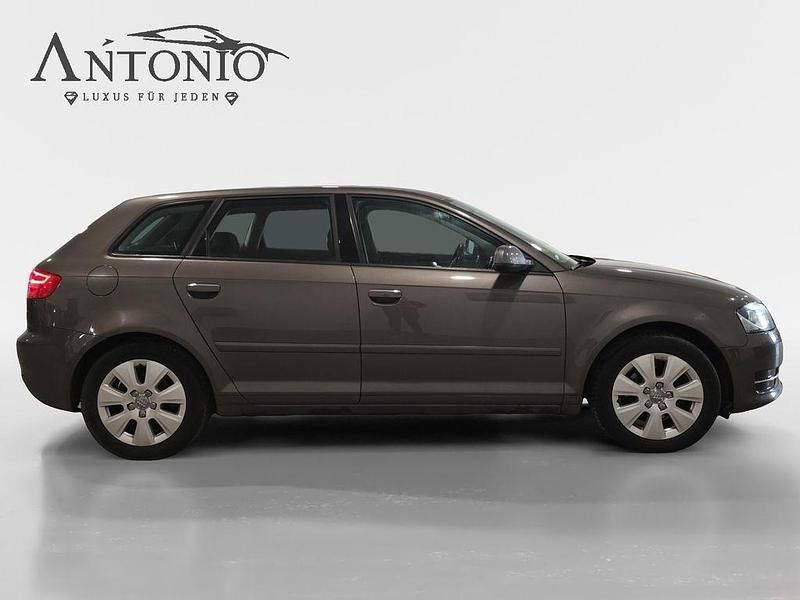 Gebraucht Audi A3 Attraction 105 PS (77 kW) 2011 Grau Kleinwagen