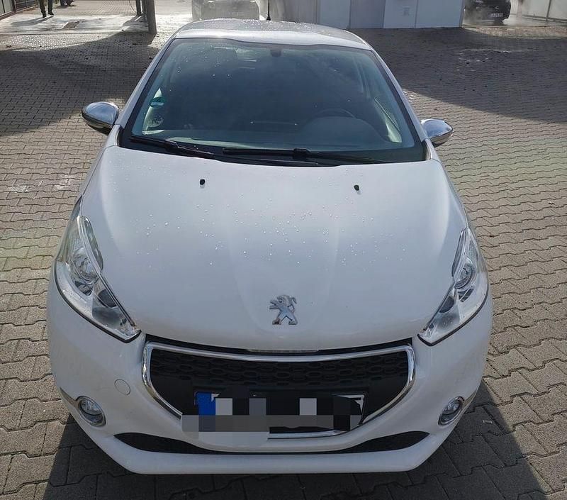 Gebraucht Peugeot 208 Active 82 PS (60 kW) 2013 Weiß Kleinwagen