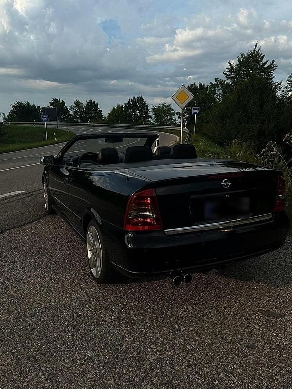 Gebraucht Opel Astra Cabriolet 125 PS (91 kW) 2003 Schwarz Cabrio