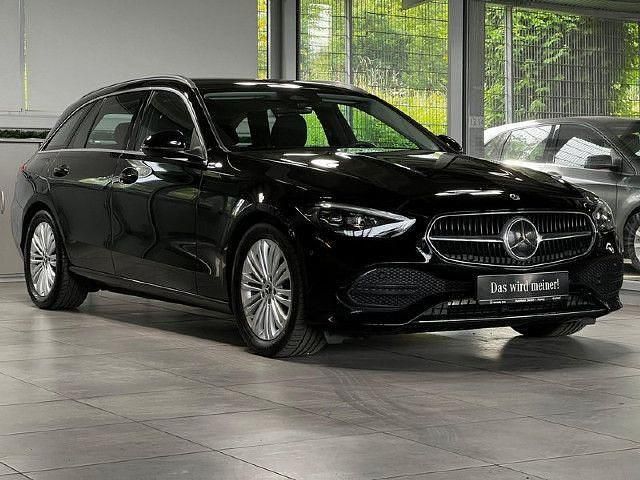 Schwarz Gebraucht 2022 Mercedes C220 Avantgarde Kombi | 31.950 € (Fairer Preis) - Bild 1/4