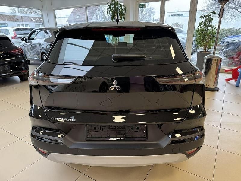 Neu Mitsubishi Grandis Diamant Edition 141 PS (103 kW) 2026 Onyx schwarz metallic SUV