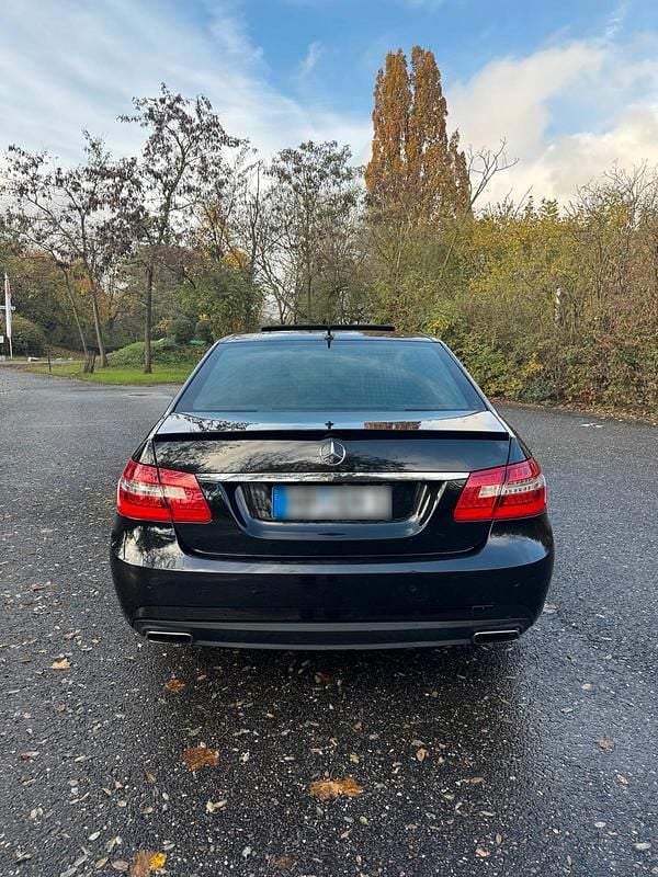 Gebraucht Mercedes E500 387 PS (284 kW) 2009 Schwarz Limousine