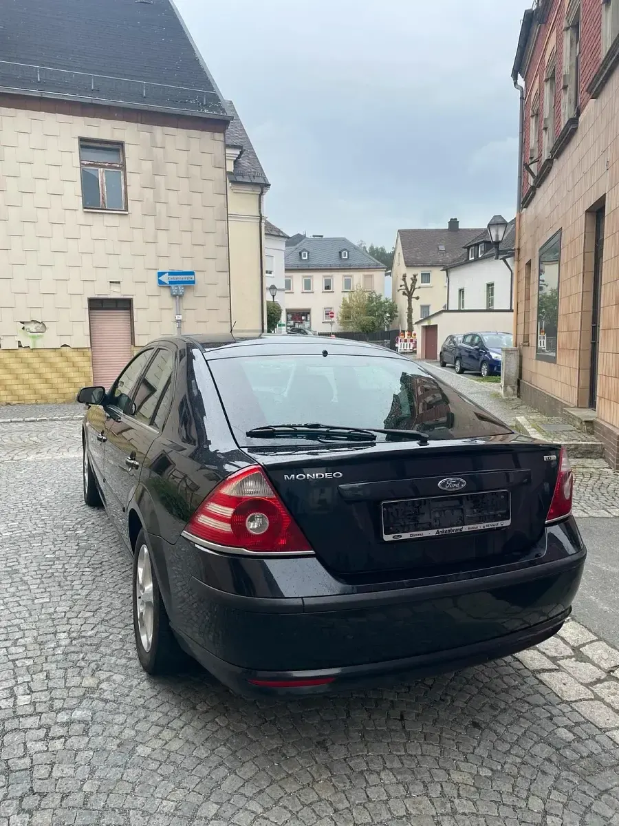 Usado Ford Mondeo 155 CV (114 kW) 2006 Negro Berlina