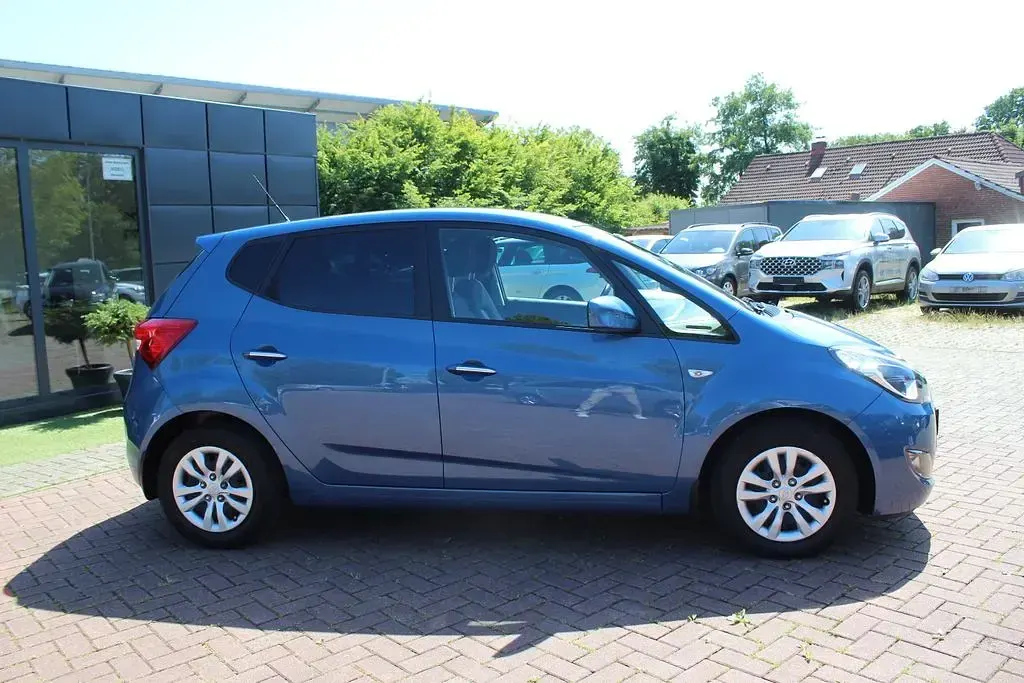 Gebraucht Hyundai ix20 Classic 90 PS (66 kW) 2017 Blau Kleinwagen