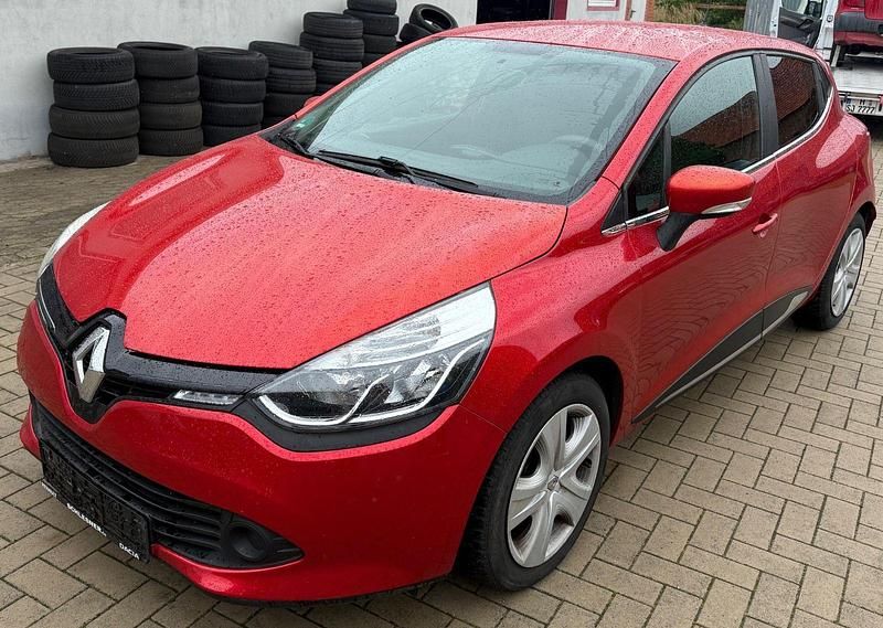 Rot Gebraucht 2015 Renault Clio IV Dynamique Limousine | 3.999 € (Guter Preis) - Bild 1/4