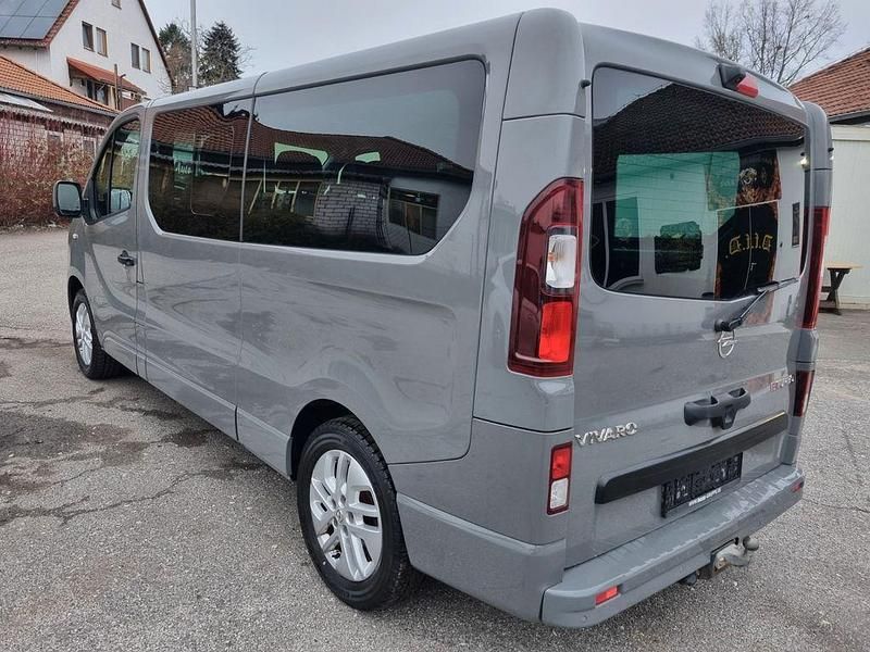 Gebraucht Opel Vivaro 145 PS (106 kW) 2017 Grau Van / Kleinbus