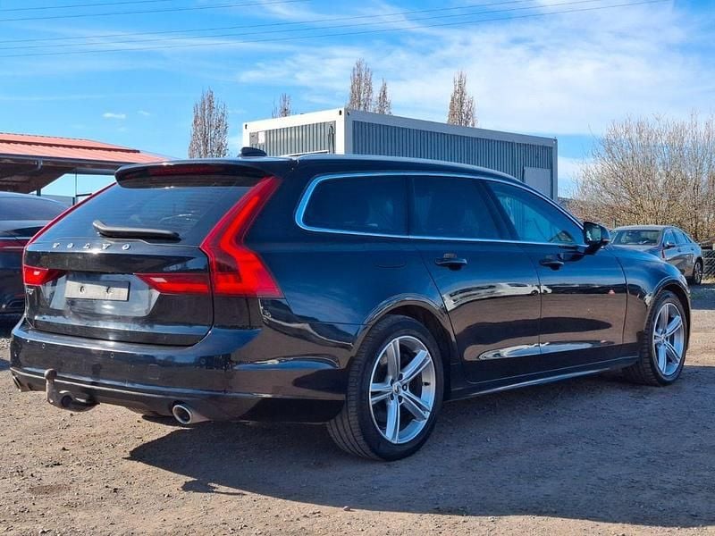 Gebraucht Volvo V90 Momentum 190 PS (139 kW) 2019 Schwarz Kombi