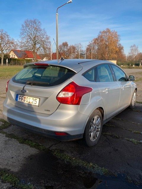 Second-hand Ford Focus Trend 101 CP (74 kW) 2012 Argintiu Berlinǎ