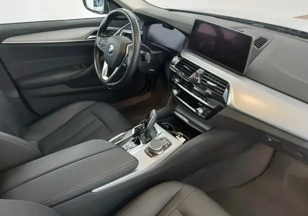 Gebraucht BMW 520 Performance 190 PS (139 kW) 2023 Schwarz Kombi