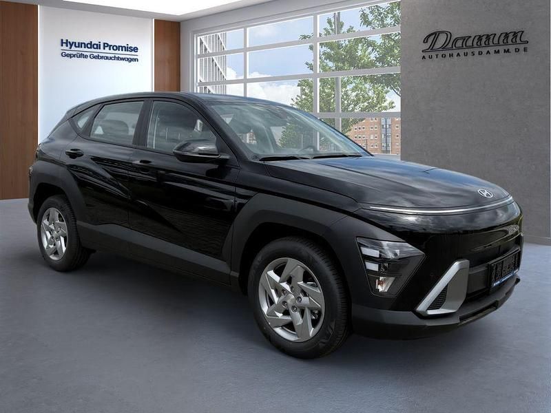 Neu Hyundai Kona Select 139 PS (102 kW) 2025 Schwarz SUV