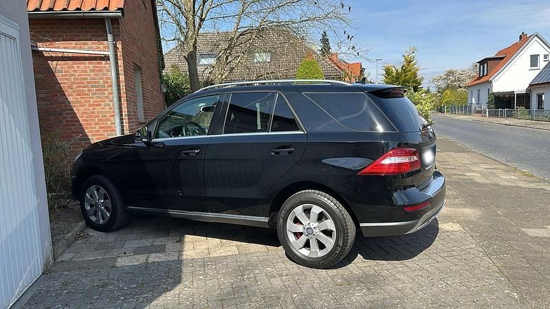 Gebraucht Mercedes ML350 258 PS (189 kW) 2012 Schwarz SUV