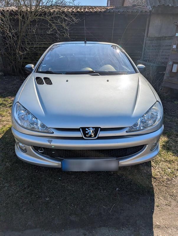 Gebraucht Peugeot 206 CC 109 PS (80 kW) 2004 Silber Cabrio