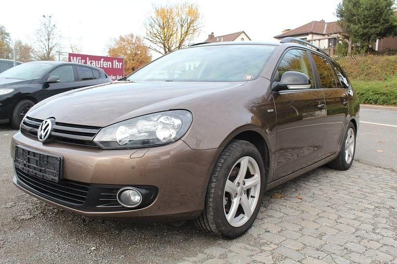 Gebraucht VW Golf VI Match 105 PS (77 kW) 2012 Braun Kleinwagen
