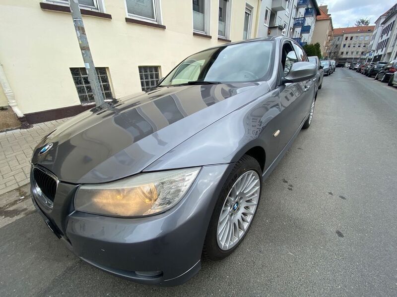 Grau Gebraucht 2011 BMW 316 Limousine | 6.900 € (Superpreis) - Bild 1/4