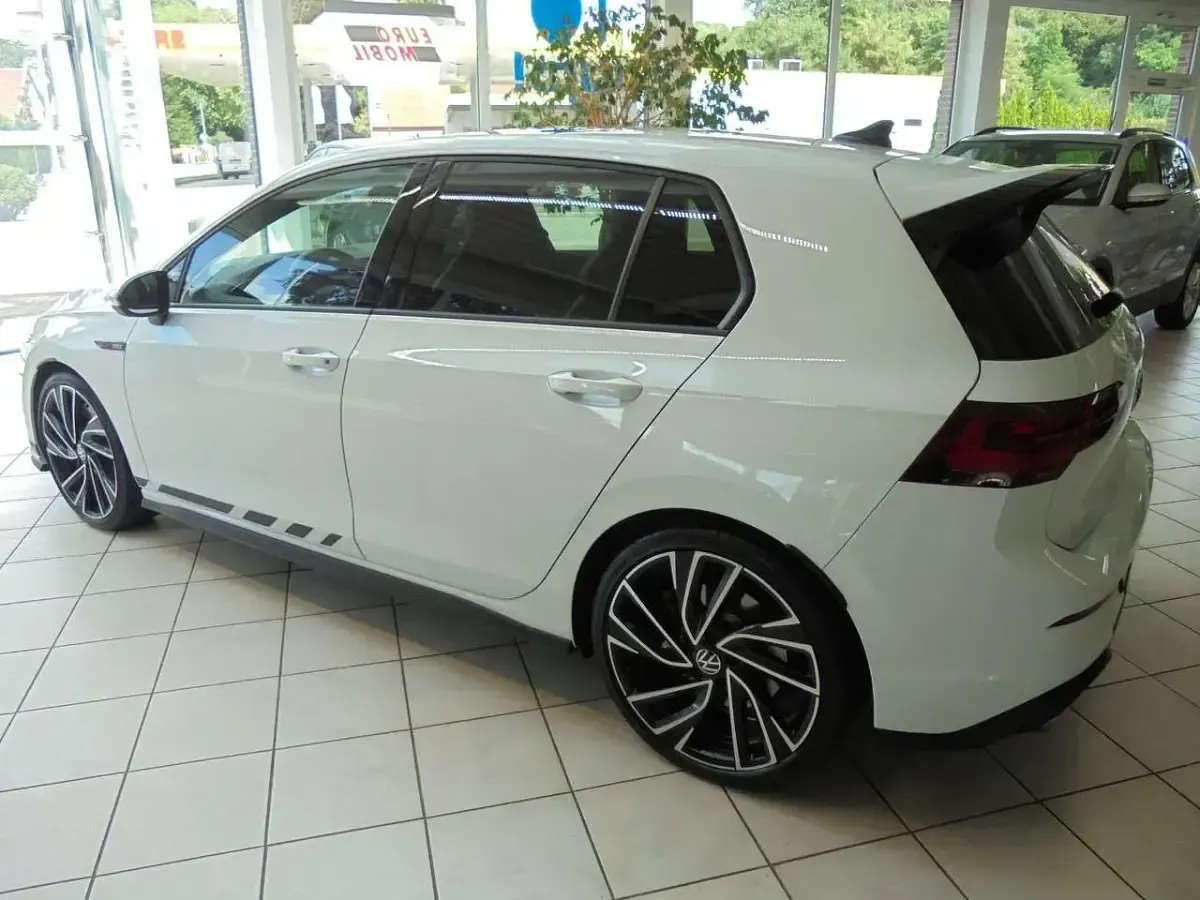 Gebraucht VW Golf VIII CLUB 300 PS (220 kW) 2021 Pure white Limousine
