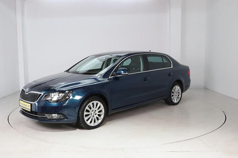 Blau Gebraucht 2015 Skoda Superb Limousine | 9.700 € (Superpreis) - Bild 1/4