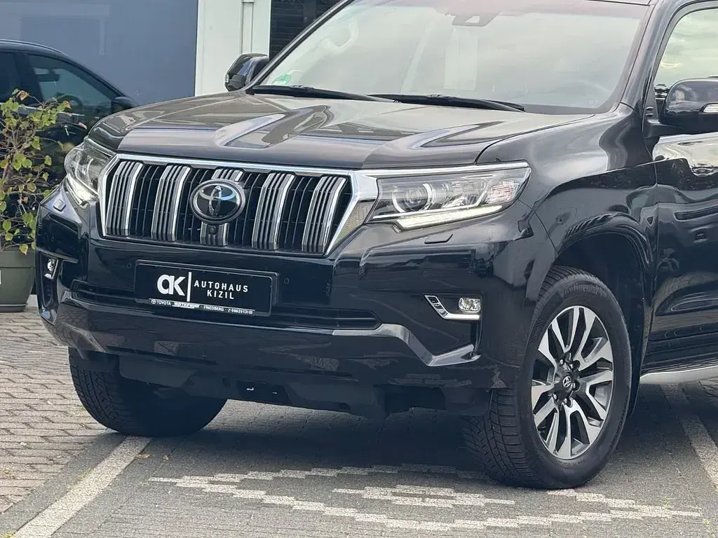 Gebraucht Toyota Land Cruiser Executive 204 PS (150 kW) 2023 Schwarz SUV