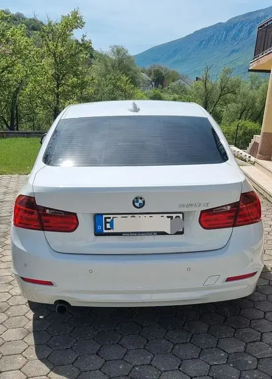 Second-hand BMW 320 163 CP (119 kW) 2012 Alb Berlinǎ