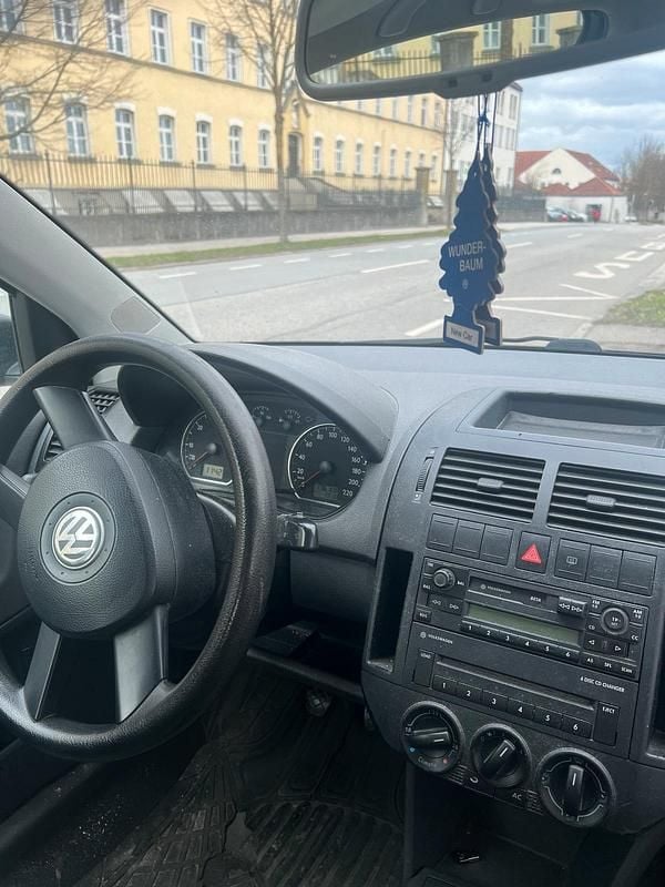 Gebraucht VW Polo 64 PS (47 kW) 2004 Schwarz Kleinwagen