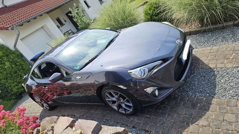 Grau Gebraucht 2013 Toyota GT86 GT Coupé | 16.890 € (Fairer Preis) - Bild 1/4