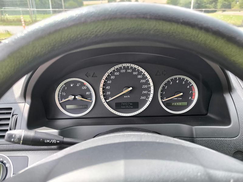 Gebraucht Mercedes C180 156 PS (114 kW) 2008 Grau Limousine