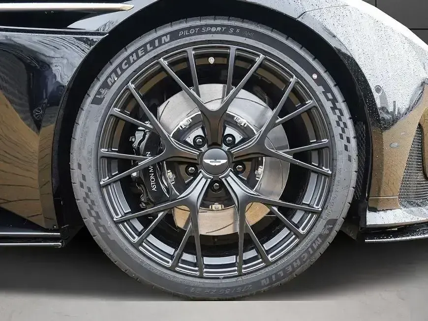 Neu Aston Martin DB12 680 PS (500 kW) 2026 Schwarz