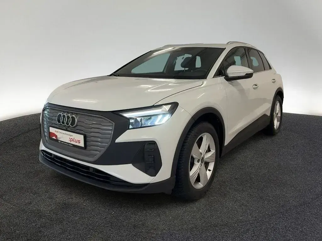 Gebraucht Audi Q4 e-tron Comfort 150 kW (204 PS) 2023 Gletscherweiß metallic SUV