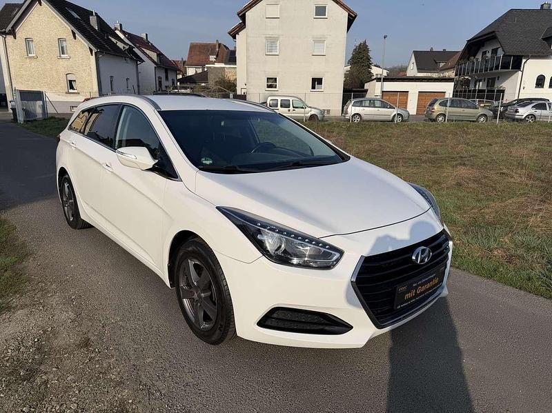 Gebraucht Hyundai i40 135 PS (99 kW) 2017 Pure white / sol Kombi