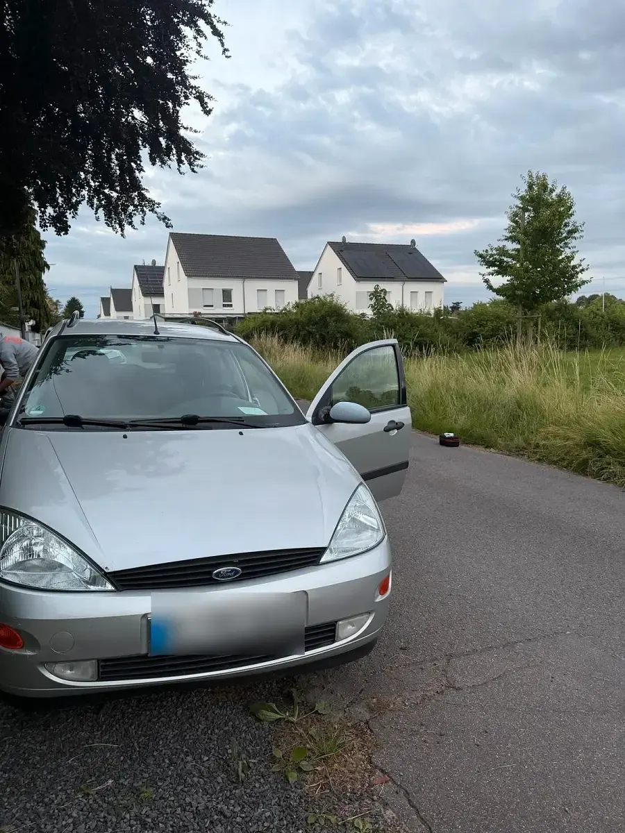 Gebraucht Ford Focus Ghia 131 PS (96 kW) 2000 Grau Kombi