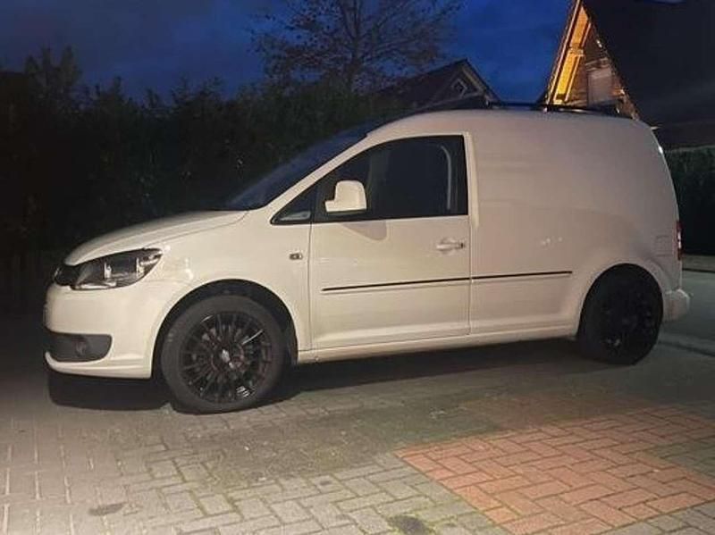 Schwarz Gebraucht 2014 VW Caddy Edition Van / Kleinbus | 11.299 € (Teuer) - Bild 1/1