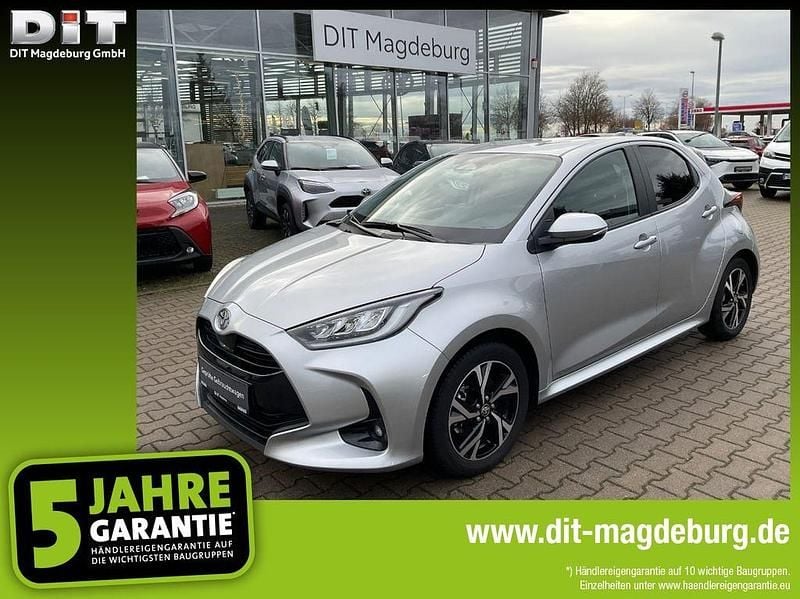 Silber Gebraucht 2025 Toyota Yaris Hybrid Limousine | 20.490 € (Superpreis) - Bild 1/4