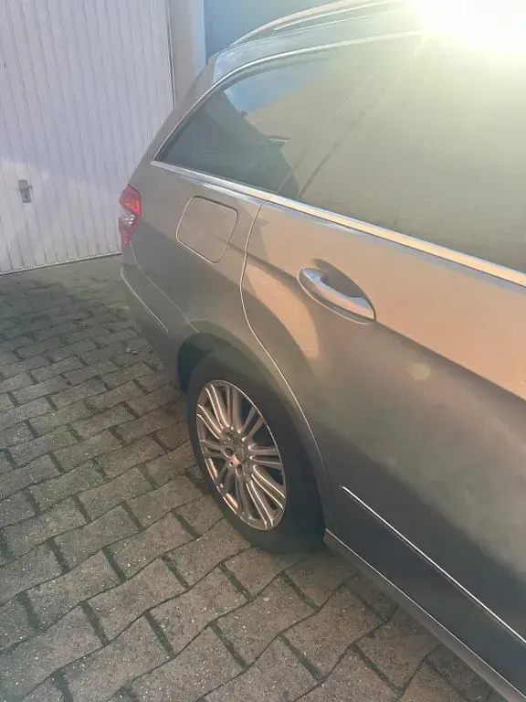 Gebraucht Mercedes E250 Elegance 204 PS (150 kW) 2011 Grau Limousine