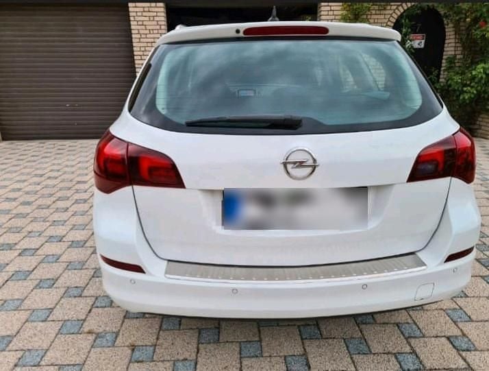 Gebraucht Opel Astra 116 PS (85 kW) 2011 Weiß Kombi