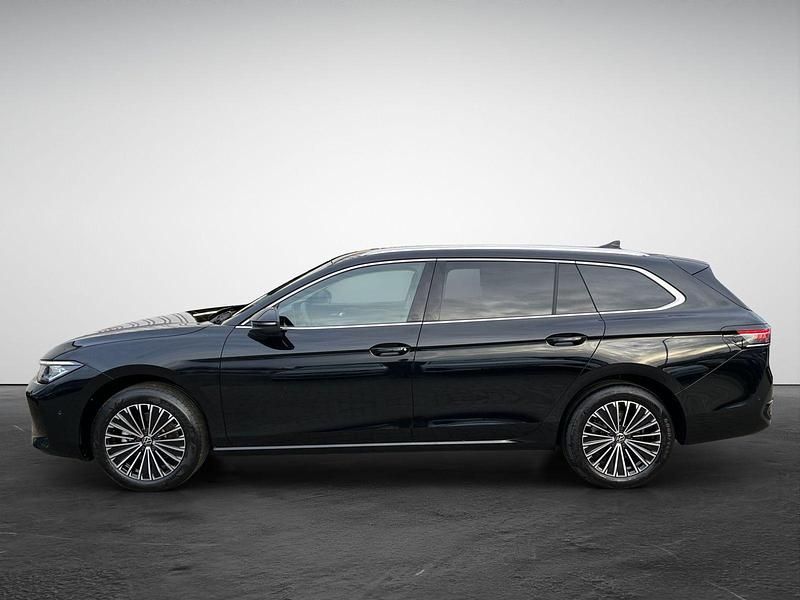 Gebraucht VW Passat Elegance 150 PS (110 kW) 2024 Grau (diabasgrau metallic) Kombi