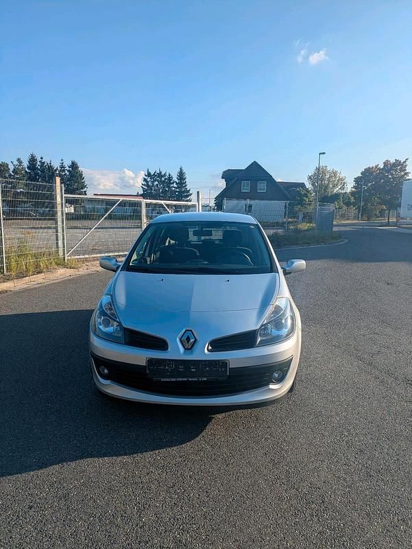 Grau Gebraucht 2005 Renault Clio GrandTour Dynamique Kombi | 3.300 € - Bild 1/4