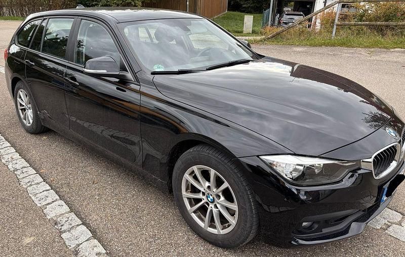 Schwarz Gebraucht 2017 BMW 320 Sport Line Kombi | 14.300 € (Fairer Preis) - Bild 1/4